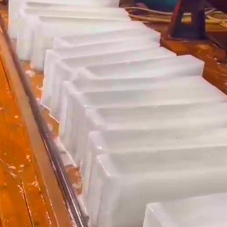 揭秘冰块背后的科学：为什么它能带来凉爽？