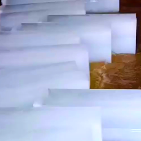 夏日炎炎，冰极制冰厂为你带来一抹清凉 —— 降温冰块来袭！